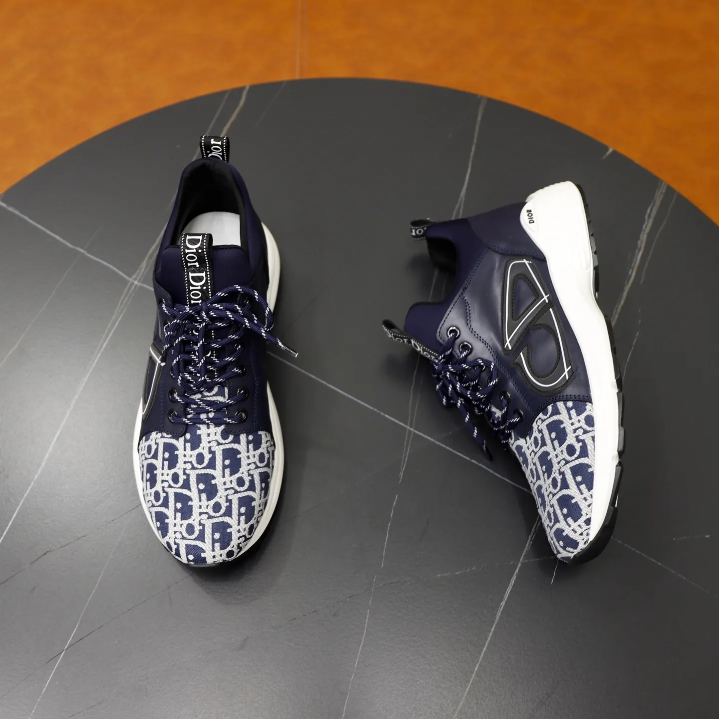 Ex-factory price: 462💰🙅‍♂️🙅‍♂️🙅‍♂️ Brand: Dior DIOR Standard code: 38-44 (45 customized) Grade: Same as the official website Material: Original material splicing Comfortable and breathable lining Lightweight and wear-resistant sports outsole Style category: Men's fashionable casual shoes Running sneakers Distinguished luxury brand elements Top luxury Color: actual picture color